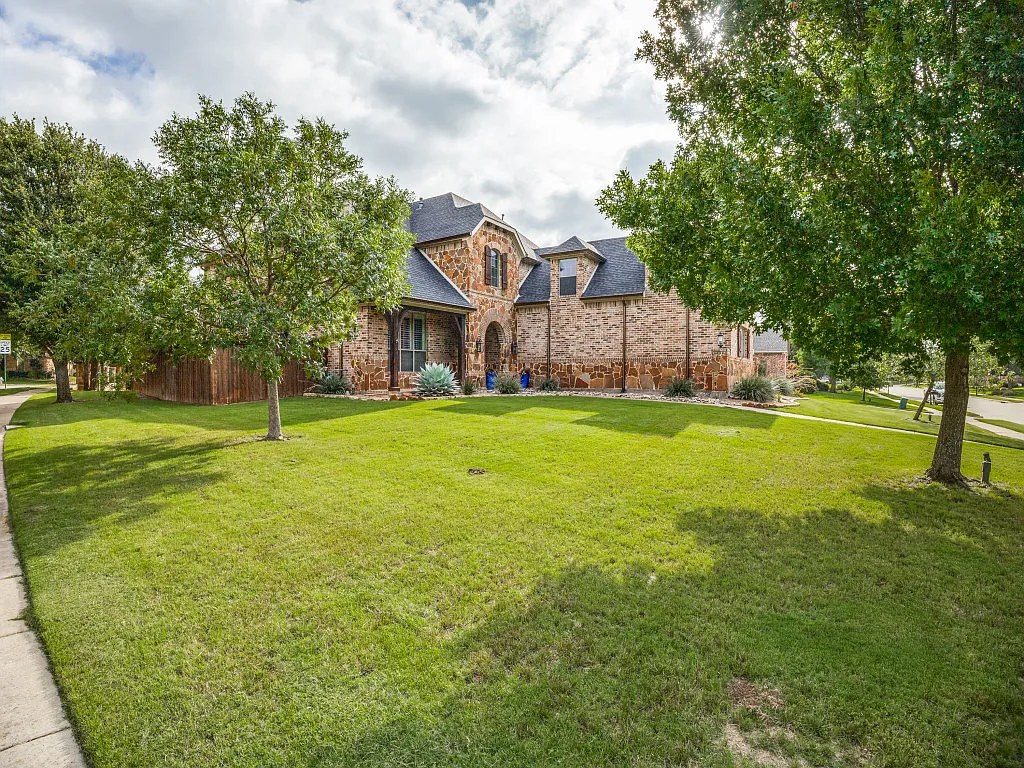 4 bed, 3.5 bath, 4231 sqft, $6,250 — Photo 3