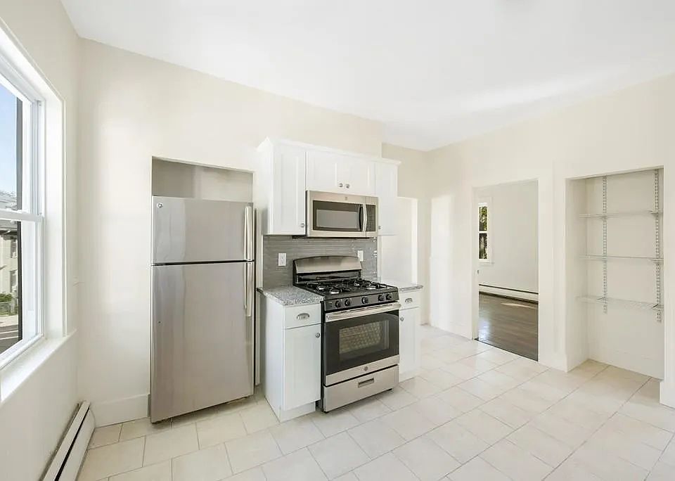 1st image of 40 Elliott St #2