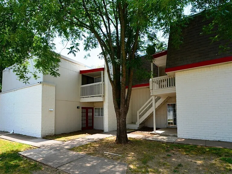 The Briarwood Apartments — Photo 31