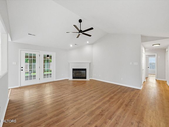 5th image of 807 Concord Farms Ln