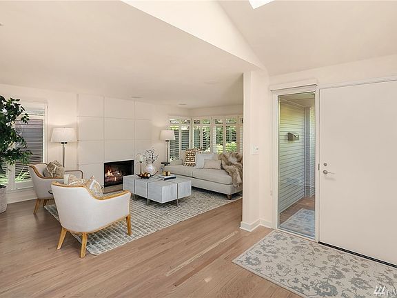2nd image of 2052 McGilvra Blvd E