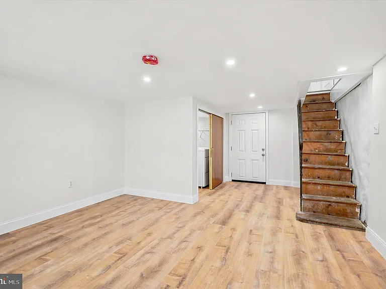 6419 Race St #B — Photo 12