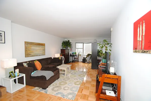 Rented by Buchbinder & Warren | media 1