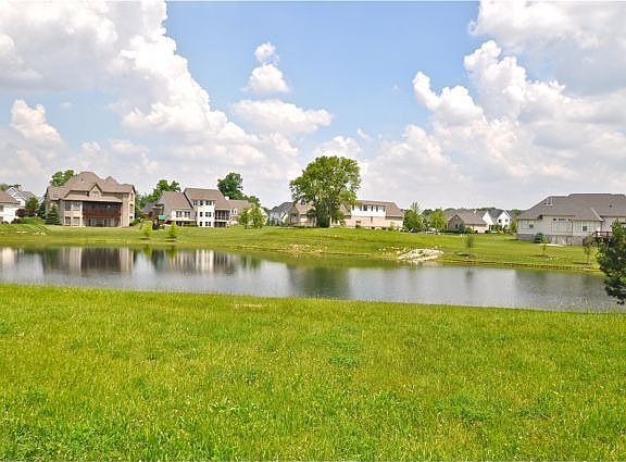 Lots wide enough for side load Gargage