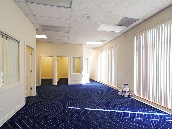 3rd image of 4136 N Western Ave