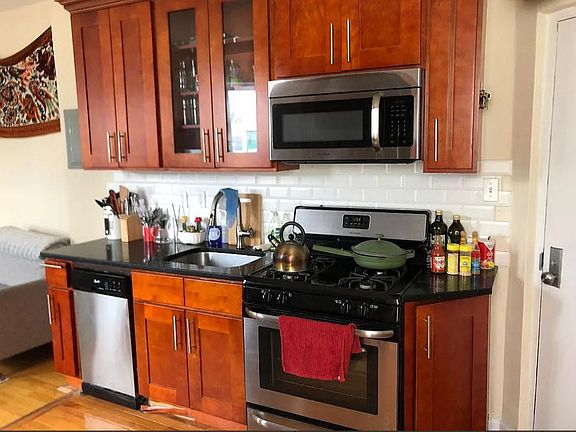 4th image of 264 E 2nd St APT 23