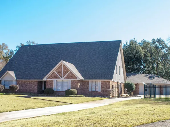 1210 Nottingham Ln, Beaumont, TX 77706