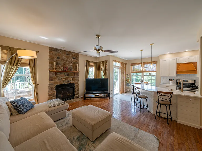 748 McCardle Dr — Photo 15