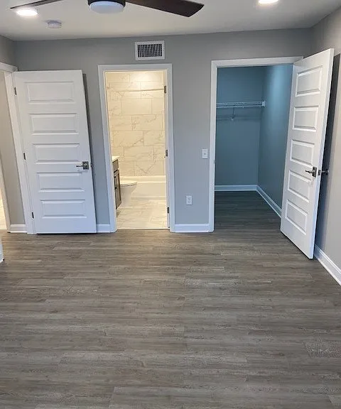 Country Club Apartments — Photo 27