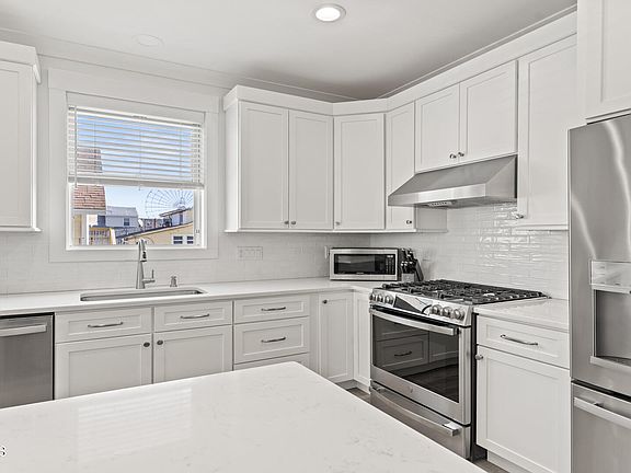 4th image of 53 Sheridan Avenue