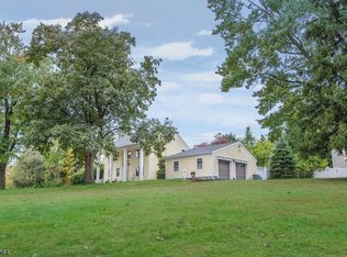 146 W Hobart Gap Rd, Livingston, NJ 07039