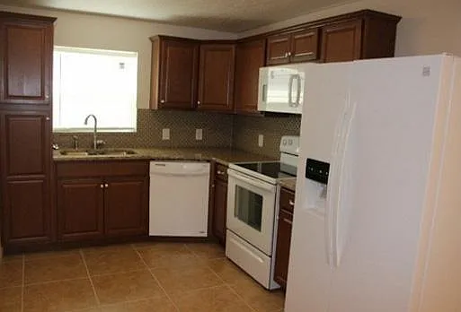 7006 S Mascotte St #B — Photo 5
