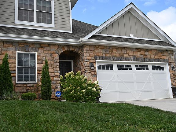 2nd image of 140 Aynsley Ln
