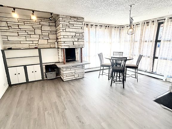 3rd image of 410 Kenwood Dr