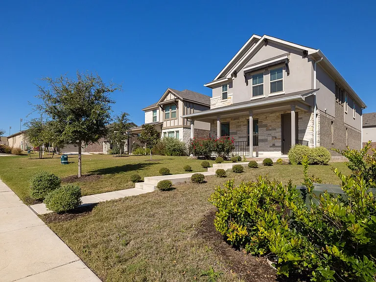 2904 Harvester Ln — Photo 2