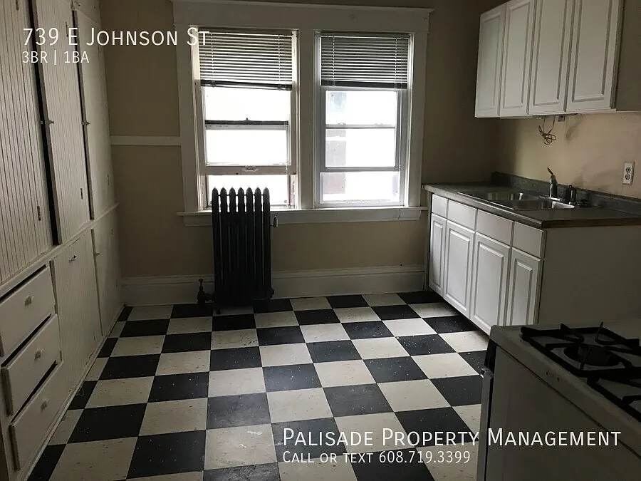 739 E Johnson St — Photo 4