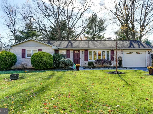 302 Hilltop Rd, Boiling Springs, PA 17007