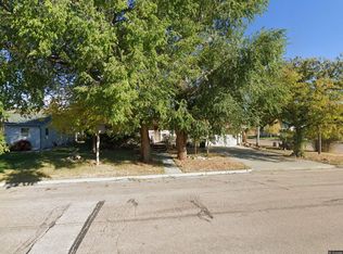 447 S 17th St, Hot Springs, SD 57747