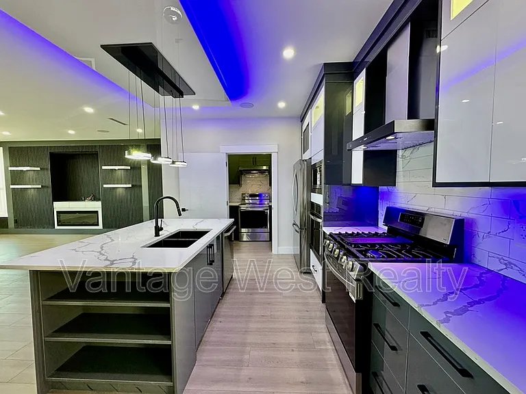 3608 Silver Way — Photo 5