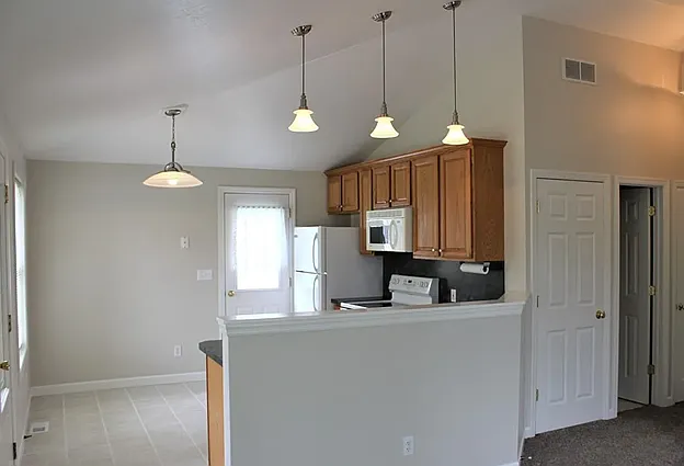 2 bed, 720 sqft, $1,400 — Photo 2