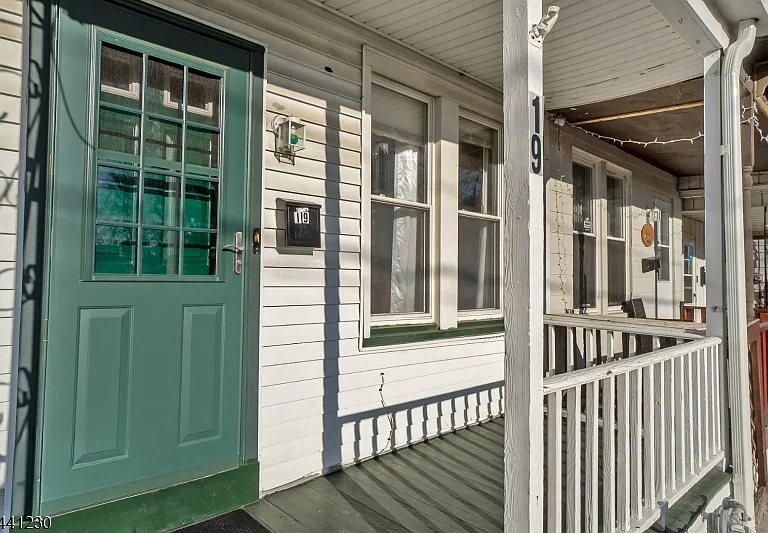 19 Railroad Ave — Photo 1