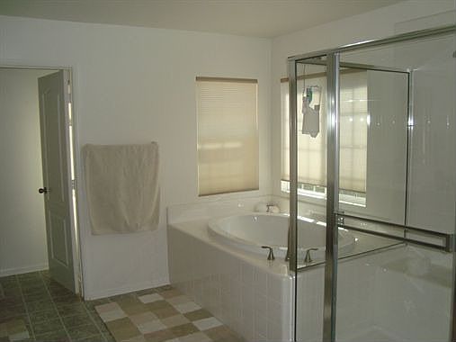 4th image of 3291 Beven Dr