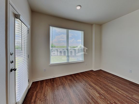 5th image of 2734 Lillybrook Ln