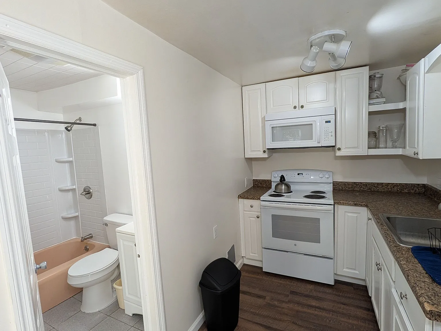 2 bed, 1.0 bath, 1000 sqft, $1,825 — Photo 4