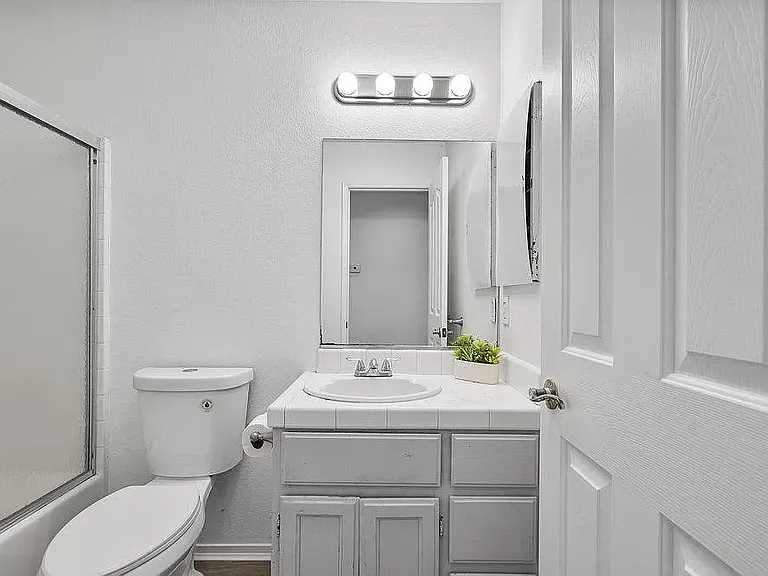 2199 Raleigh Cir — Photo 13