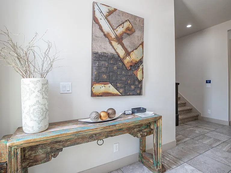 E Bay Hill Dr — Photo 8