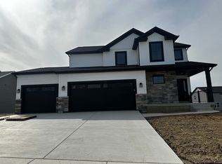 2511 Savanna Rd, Bloomington, IL 61705