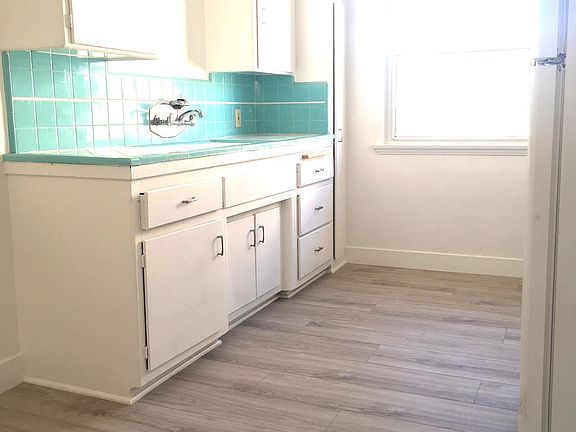 4th image of 223 Pacific St #F