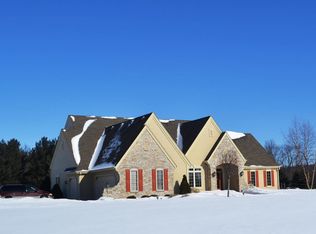W329S10080 Westpointe Dr, Mukwonago, WI 53149