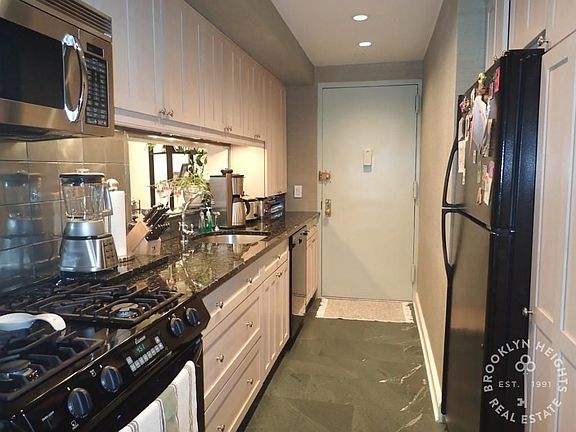 4th image of 54 Willow St APT 3B