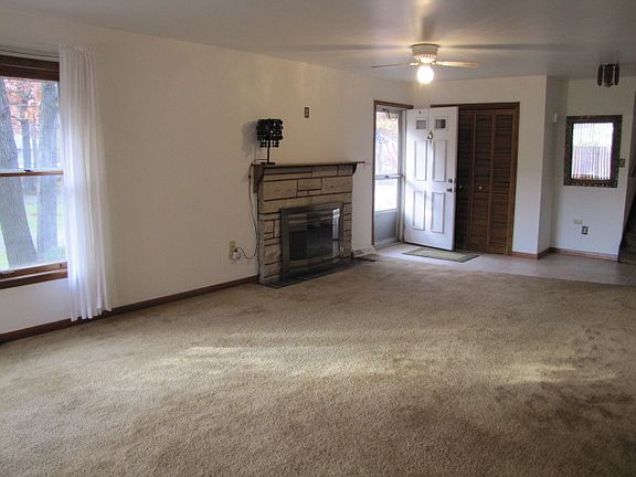 5th image of 23165 Schulze Ln