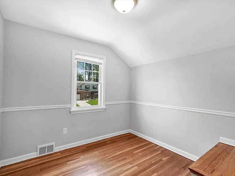 1130 Haselton Rd — Photo 13