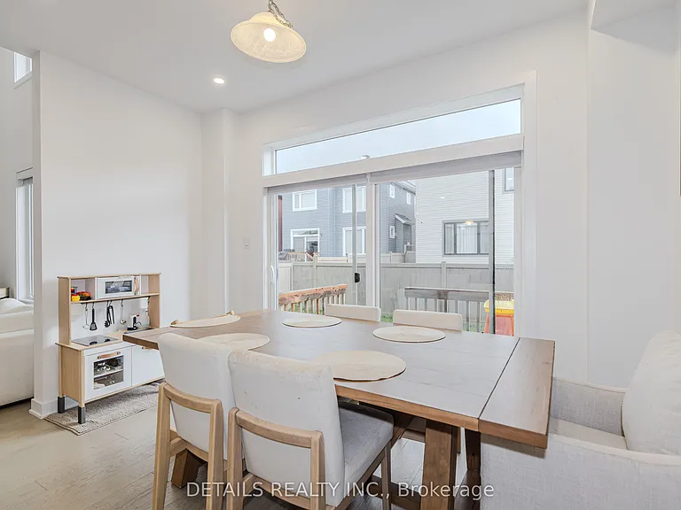 67 Viceroy Mews — Photo 14