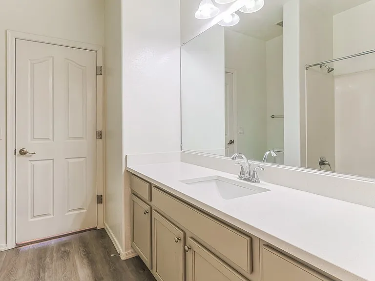 7905 S 73rd Ln — Photo 10