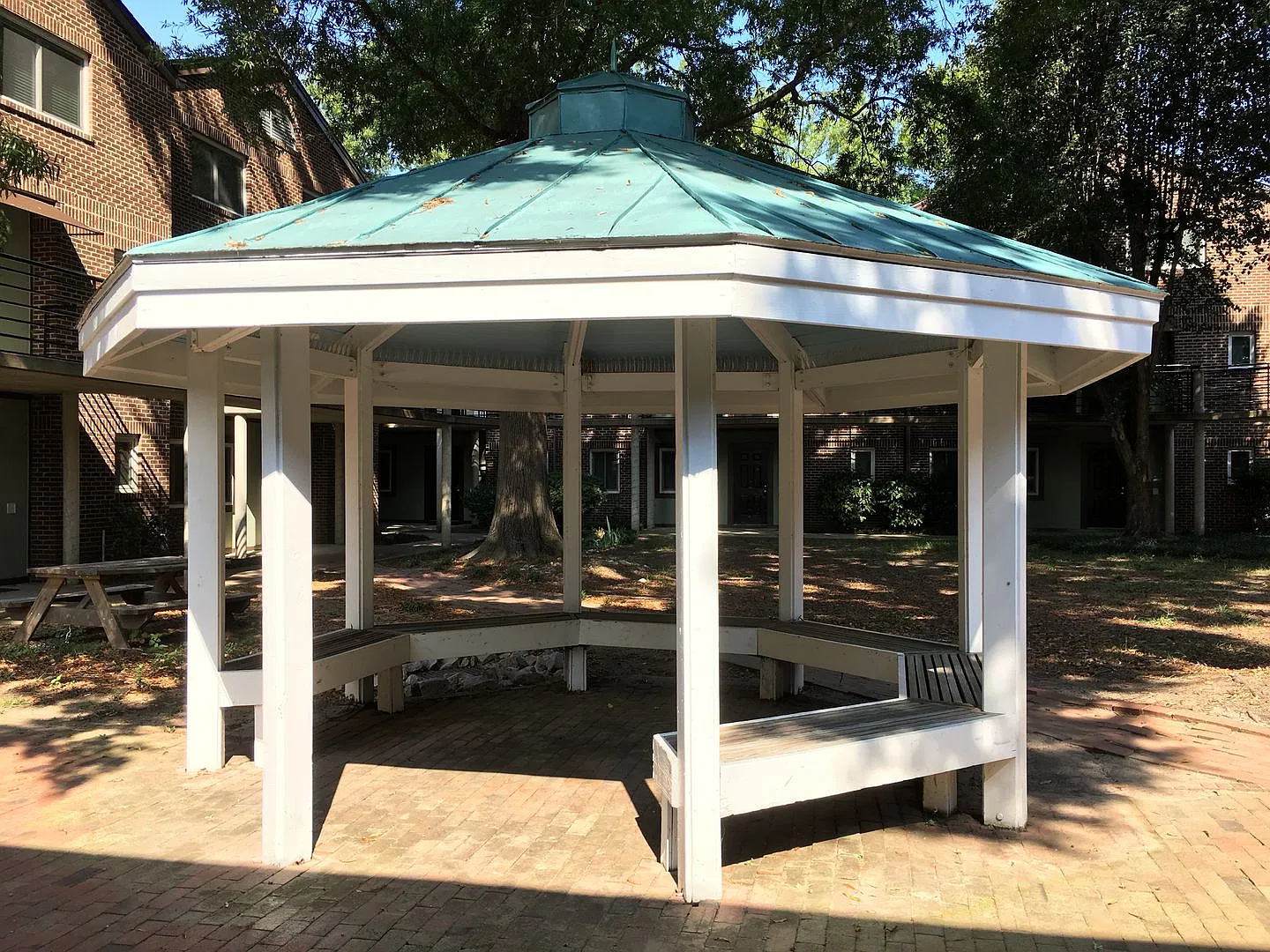 Walk to Campus! Upper Level 2br in Chancellor Square available for 2027-2028 — Photo 4