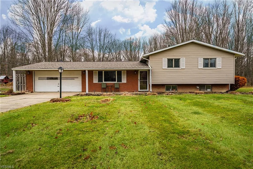 24200 Forestview Dr photo 1