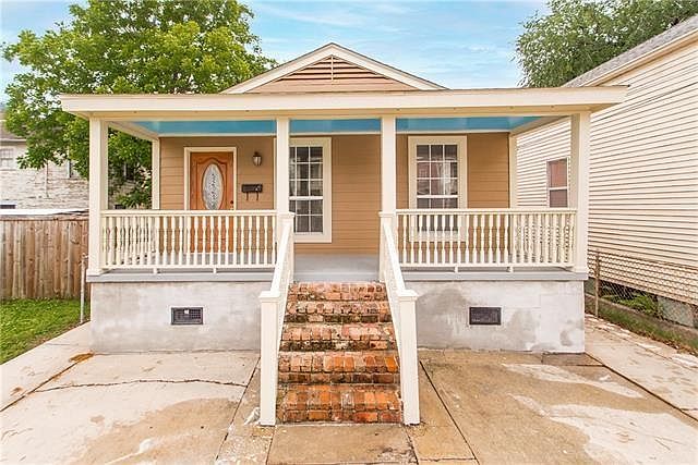 1st image of 818 Josephine St