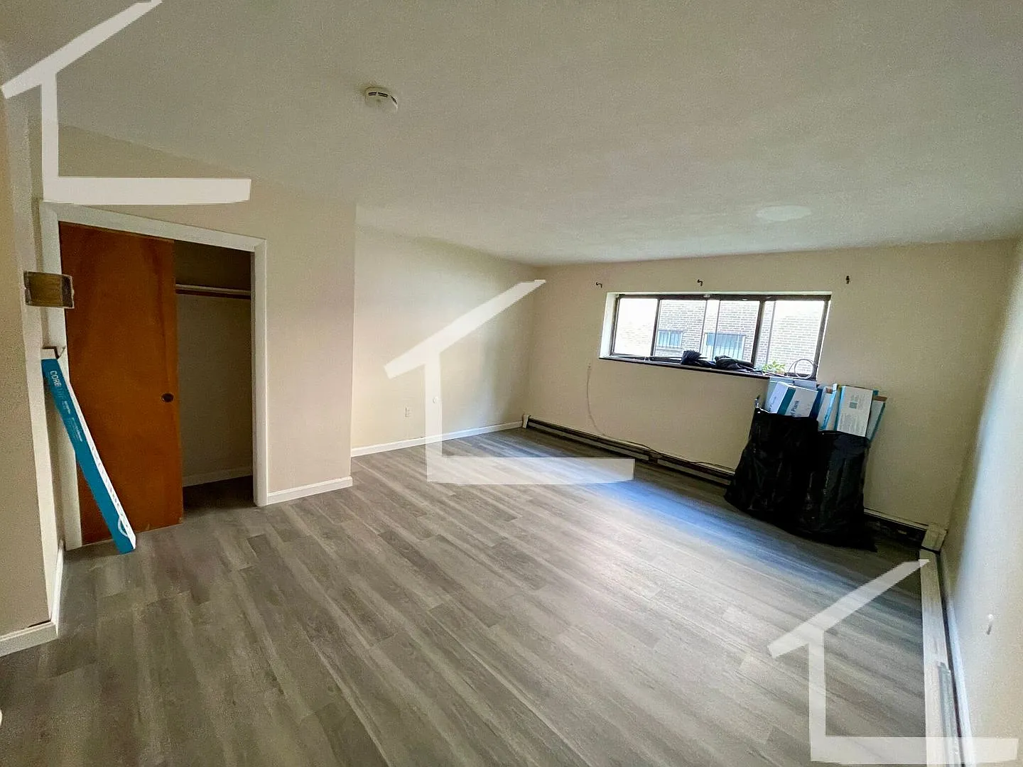 Well Lit 2 bed — Photo 1