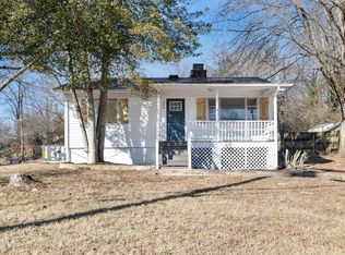 246 Outer Dr, Oak Ridge, TN 37830