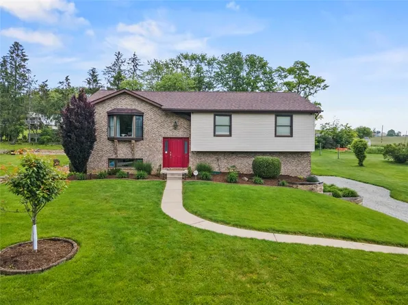 17 Victoria Dr, Finleyville, PA 15332