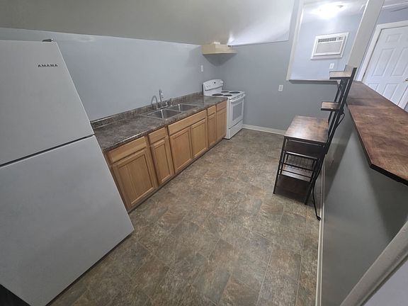 3rd image of 419 W Highland St #419