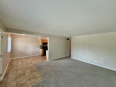 3rd image of 606 E 164th Pl