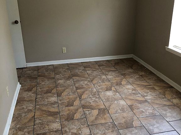 4th image of 100 Gates Dr APT 9