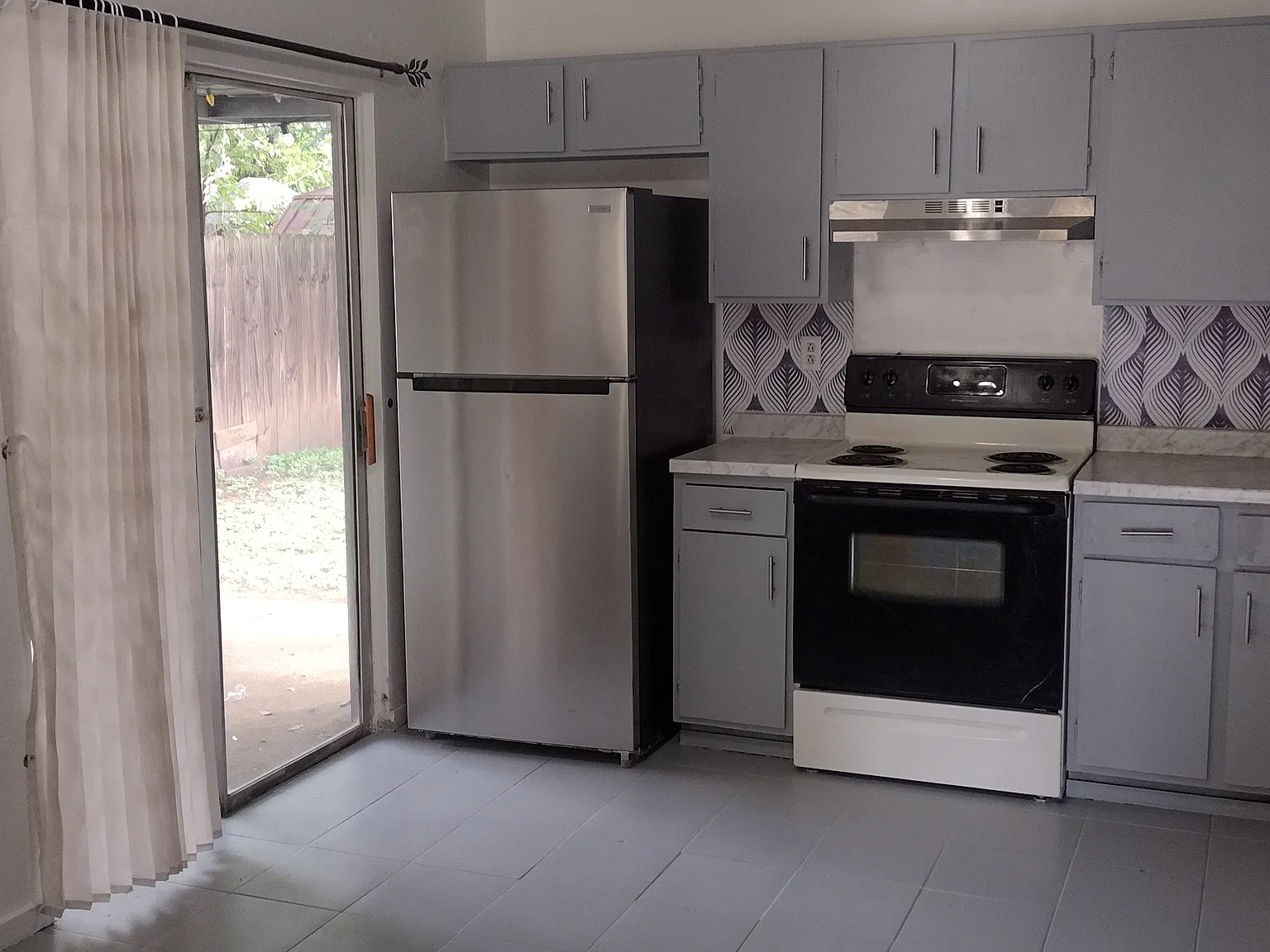 3 bed, 1200 sqft, $1,400 — Photo 3