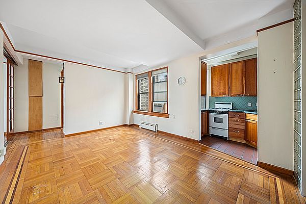 1st image of 30 W 90th St APT 9C