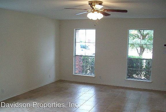 4th image of 915 Cougar Country